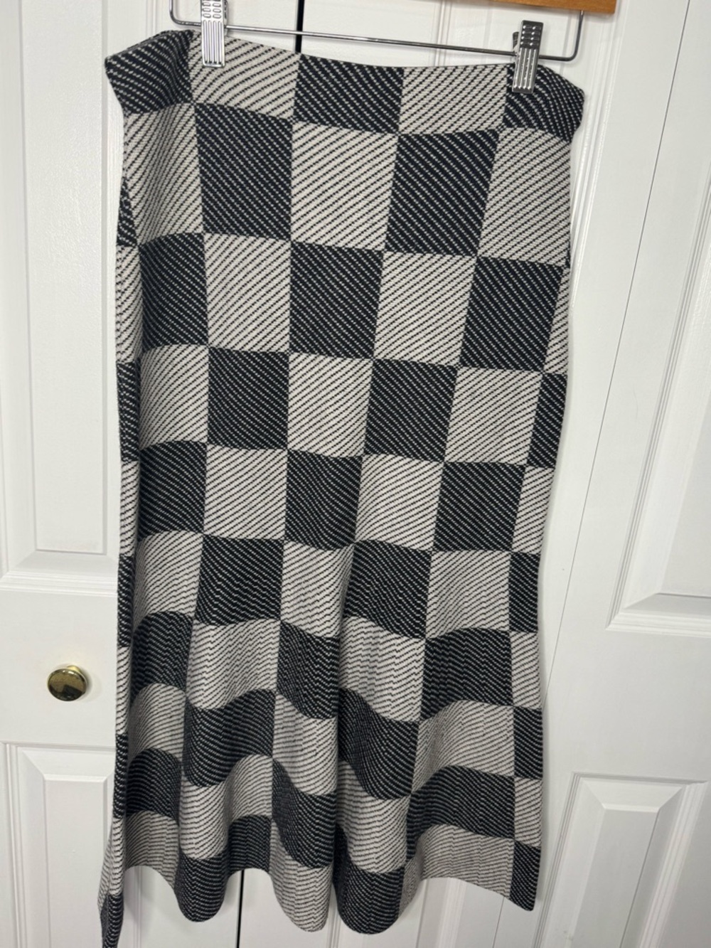 Ann Taylor NWT Black and White Flare Checkered Knit MIDI Skirt Medium